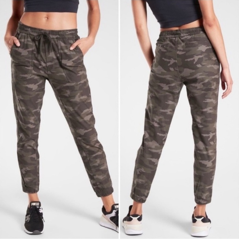 Athleta Camo Farallon Comfy Jogger Pants 2021 Women's Size 2